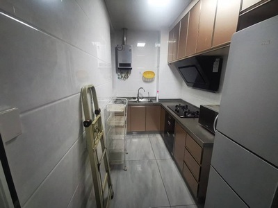 大丰印象城首排精装2室出租，2100/月