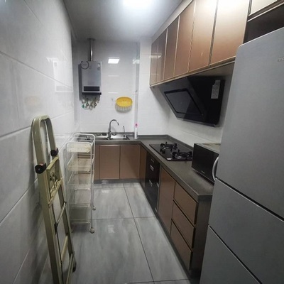 大丰印象城首排精装2室出租，2100/月