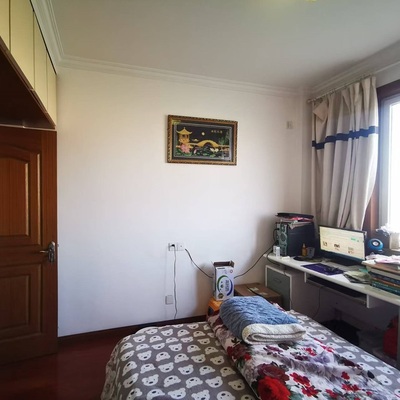 大丰状元楼小区精装3房出租，1350/月