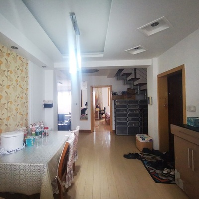 大丰恒达世纪新城顶楼复式出售，买一得一，产证129㎡，64.8万